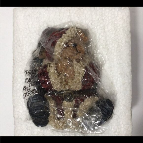 Boyds Treasure Boxes: S.C. Kringlebear w/ Wrapper Style#392172 - Picture 5 of 7